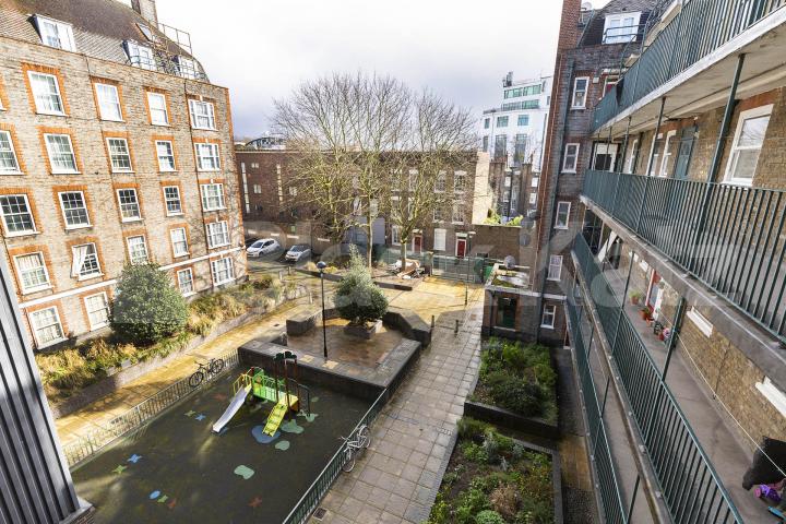 Recently refurbished three double bed flat mins to Tube & Regents Park Arlington Road , Camden